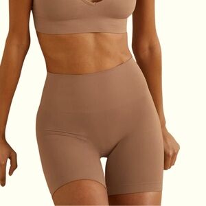 NWT Skims High Waist Smoothing Short size 2X in Desert